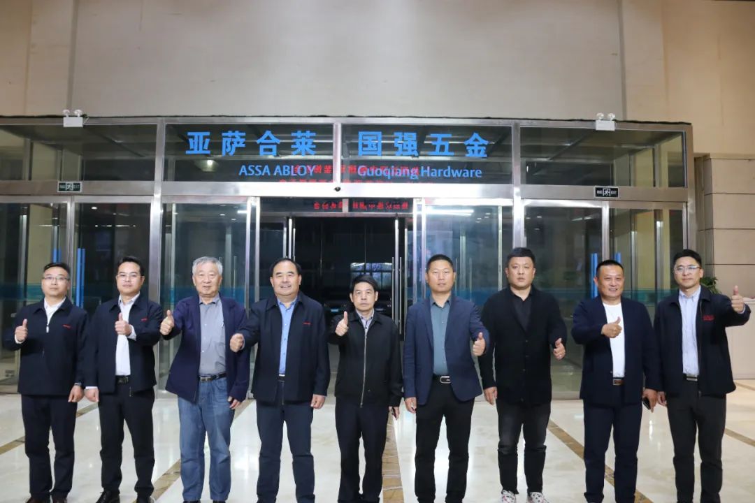 中国建筑装饰协会副会长兼副秘书长艾鹤鸣一行莅临宅男在线视频APP五金